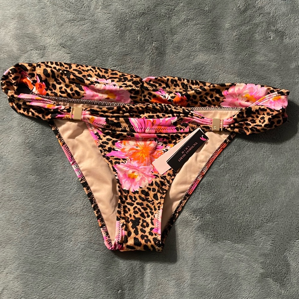 NWT Victoria’s Secret bikini bottom, size Medium